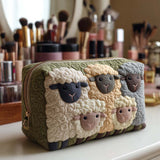 Quilted beauty case with small lambs NCU0NT10387
